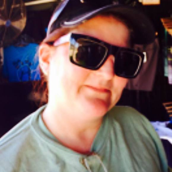 Poshmark profile picture for @cabdriver